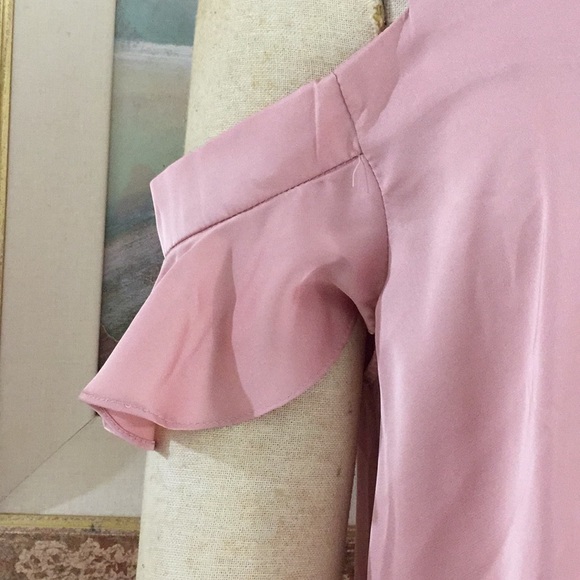 🌹SoHo New York & Company Cold Shoulder Top - Picture 8 of 13